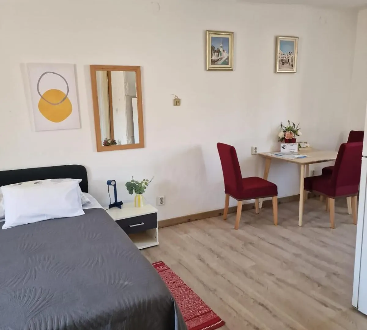 Apartments Tragurion 트로기르